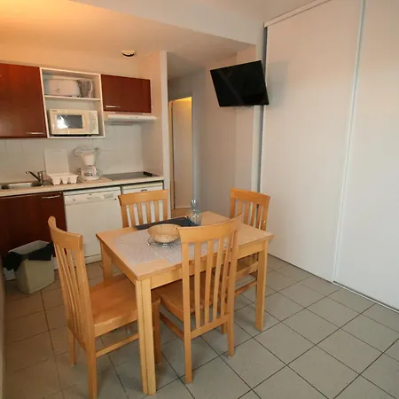 T2 Avec Piscine, Proche Et Centre, Sur - Fr-1-22-316