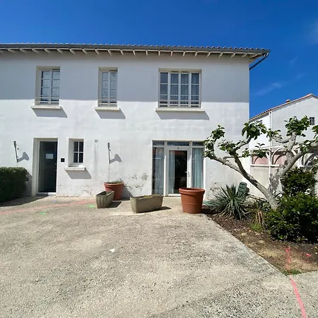 Daire T2 Avec Piscine, Proche Et Centre, Sur - Fr-1-22-316