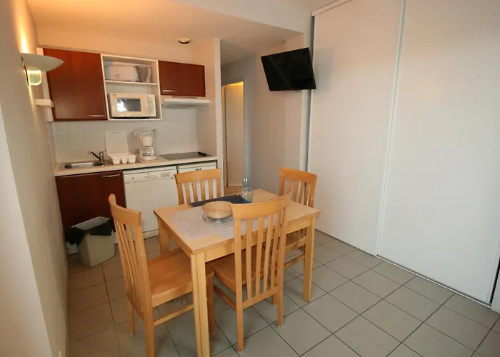 T2 Avec Piscine, Proche Et Centre, Sur - Fr-1-22-316